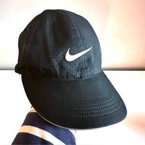 NIKE Featherlite Cap Men's One Size Black Dri-Fit Breathable Swoosh Logo Hat Run